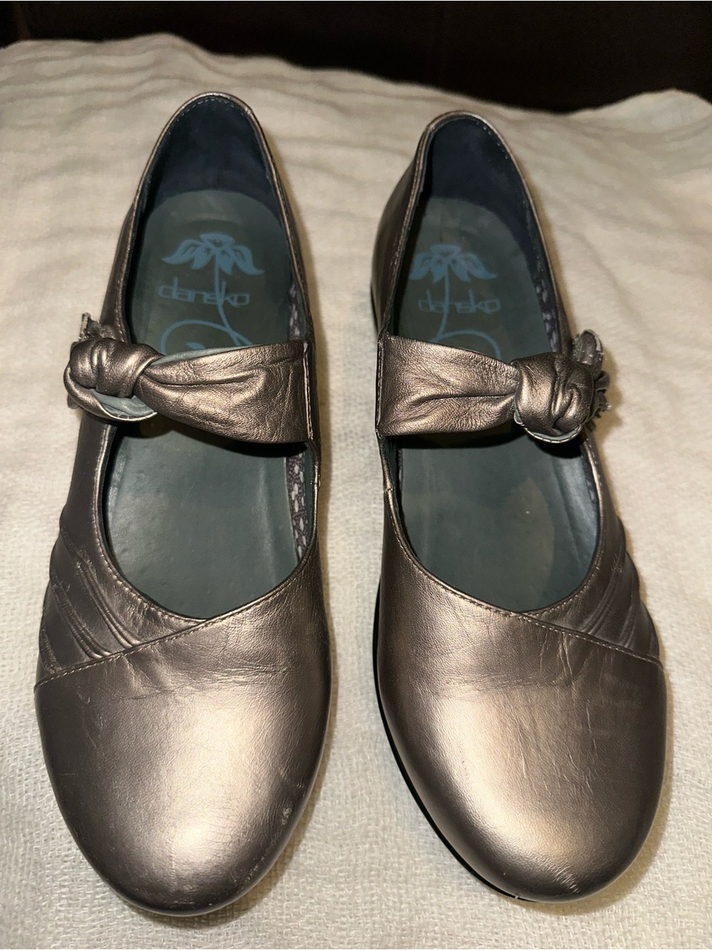 Dansko Ainsley Women’s Metallic Pewter Mary Jane Flats.